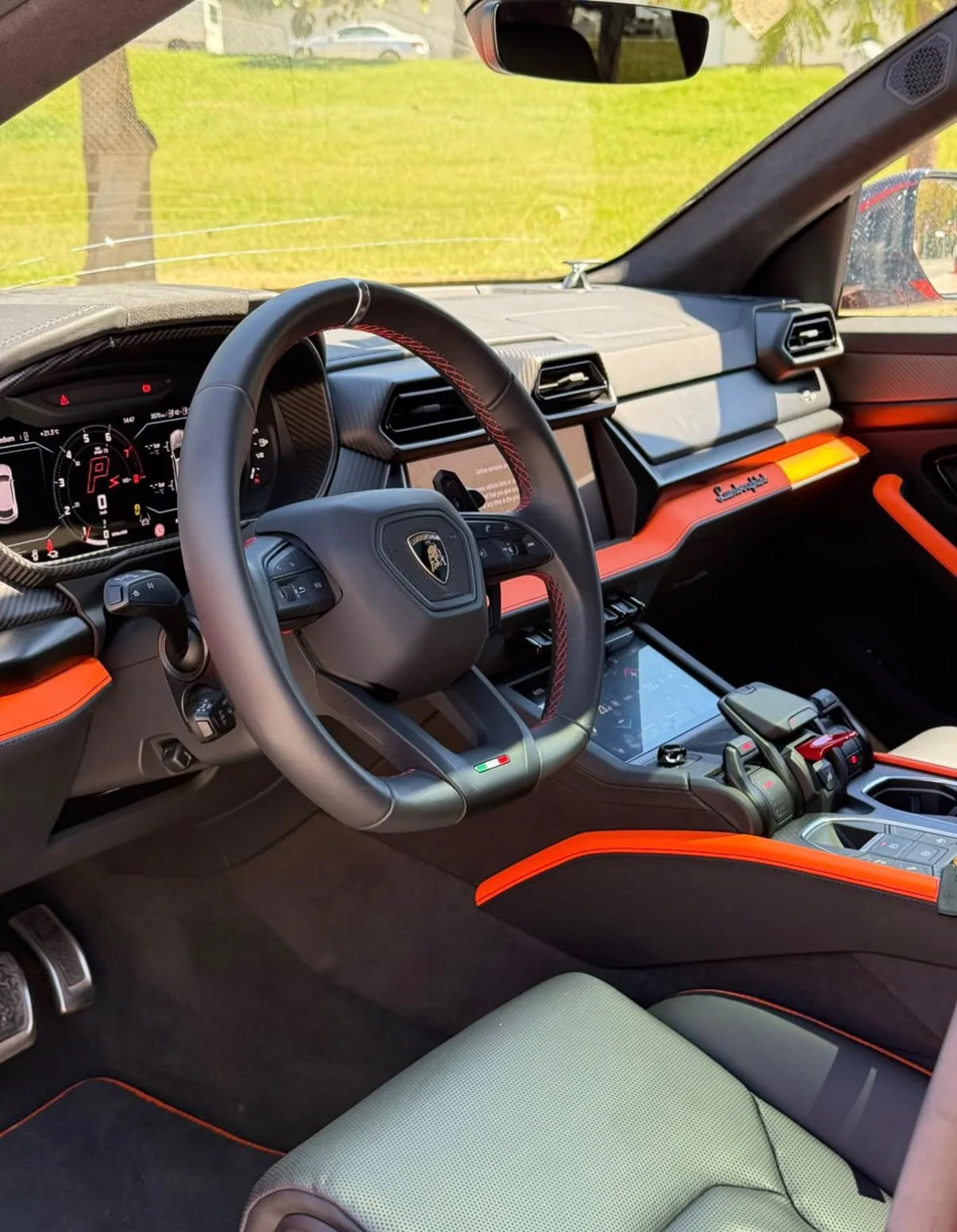 Lamborghini Urus SE, Original vehicle photo 2