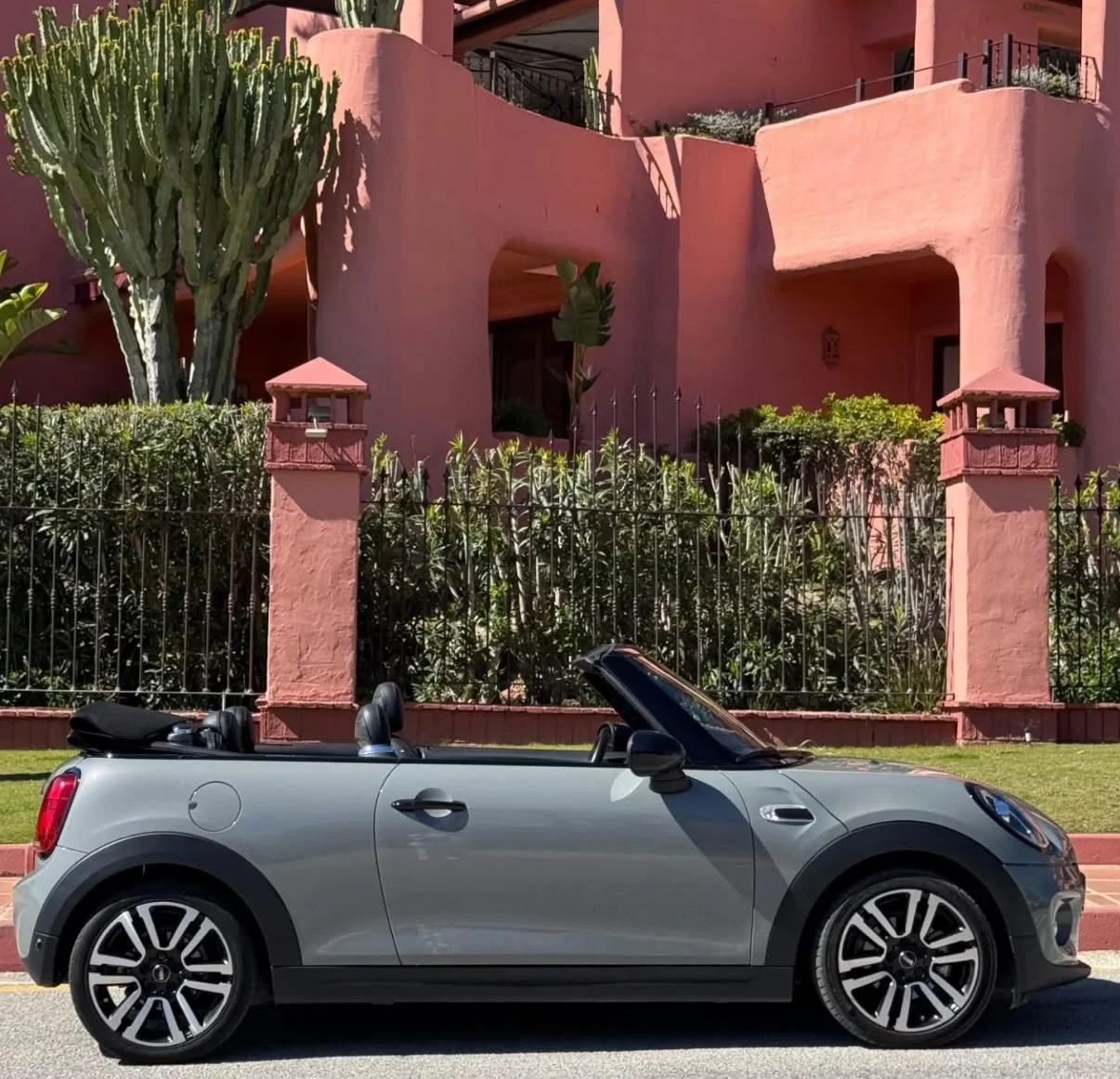 MINI Cabriolet, Original vehicle photo 1