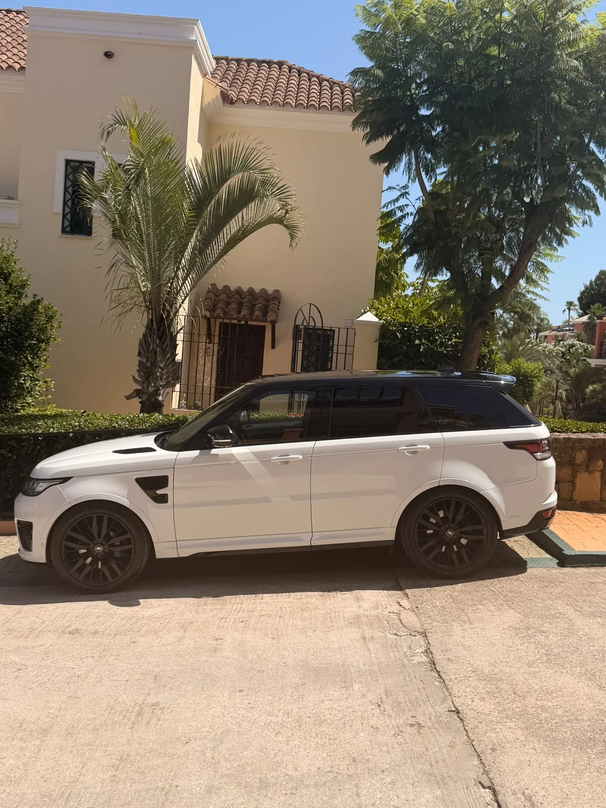 Land Rover Range Rover SVR, Foto original del vehículo 1