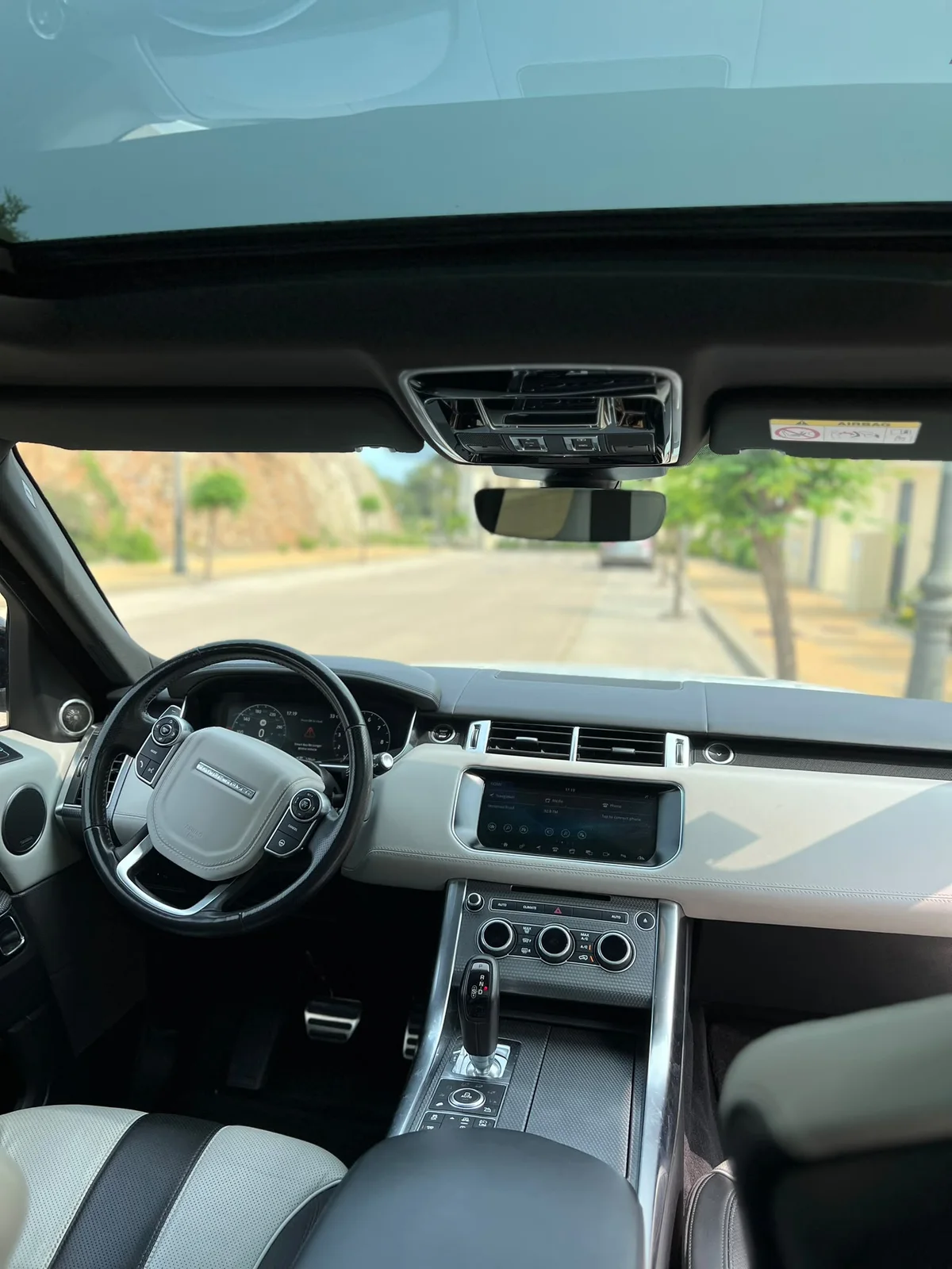 Land Rover Range Rover SVR, Original vehicle photo 6