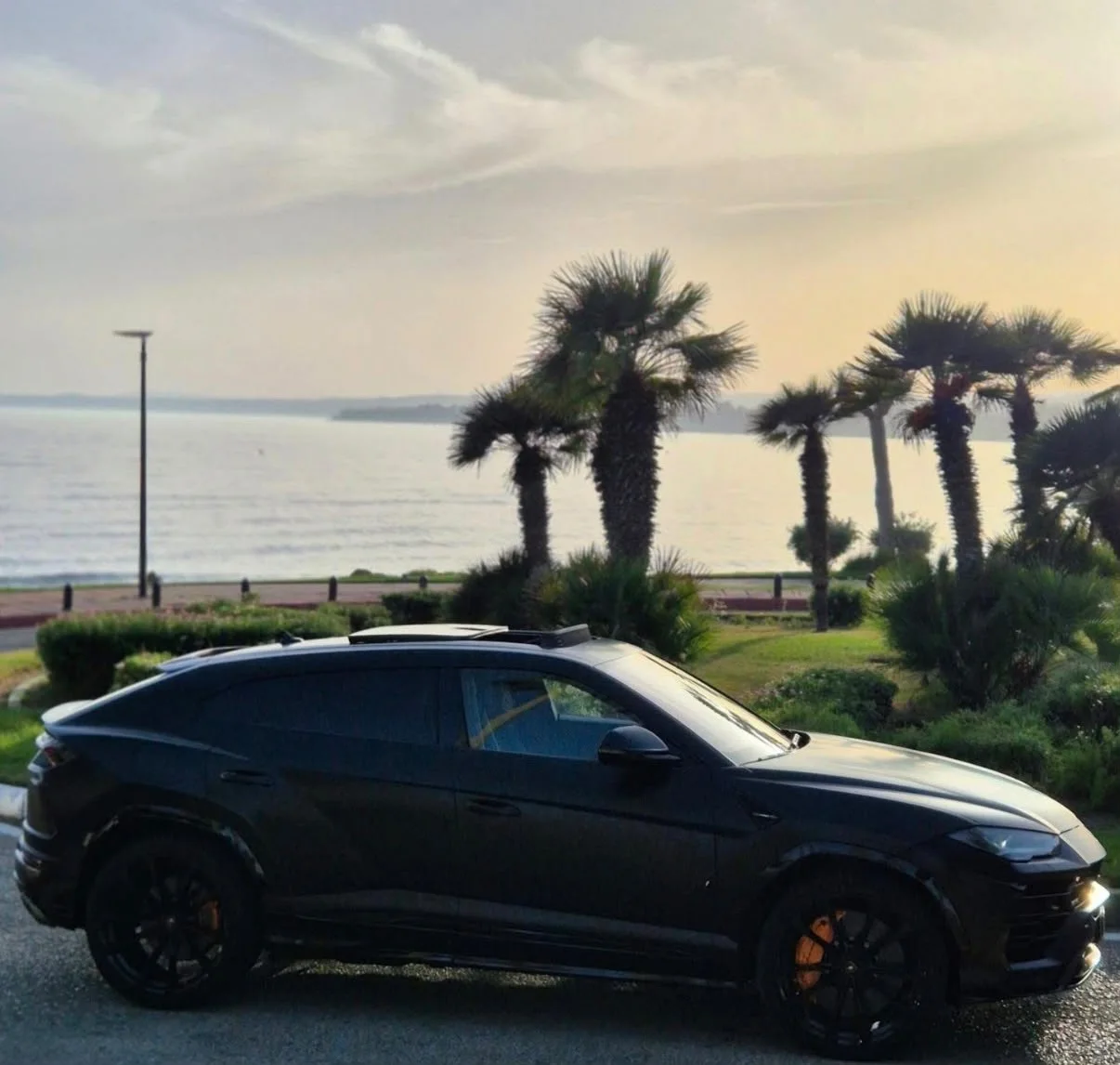 Lamborghini Urus Akrapovič, Original vehicle photo 1