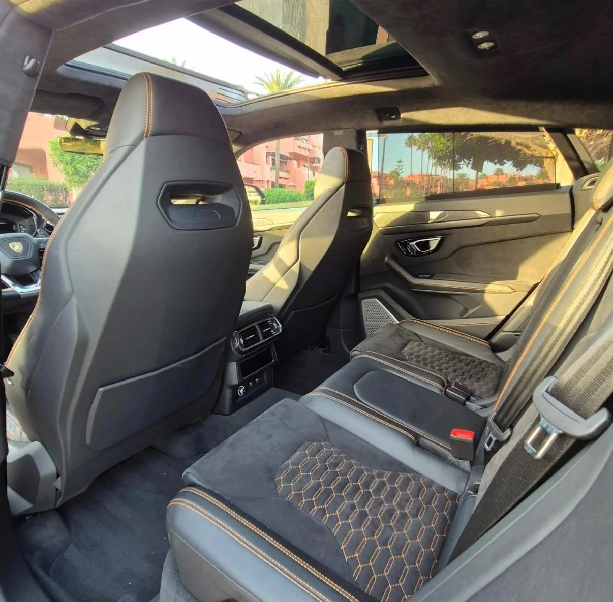 Lamborghini Urus Akrapovič, Original vehicle photo 2