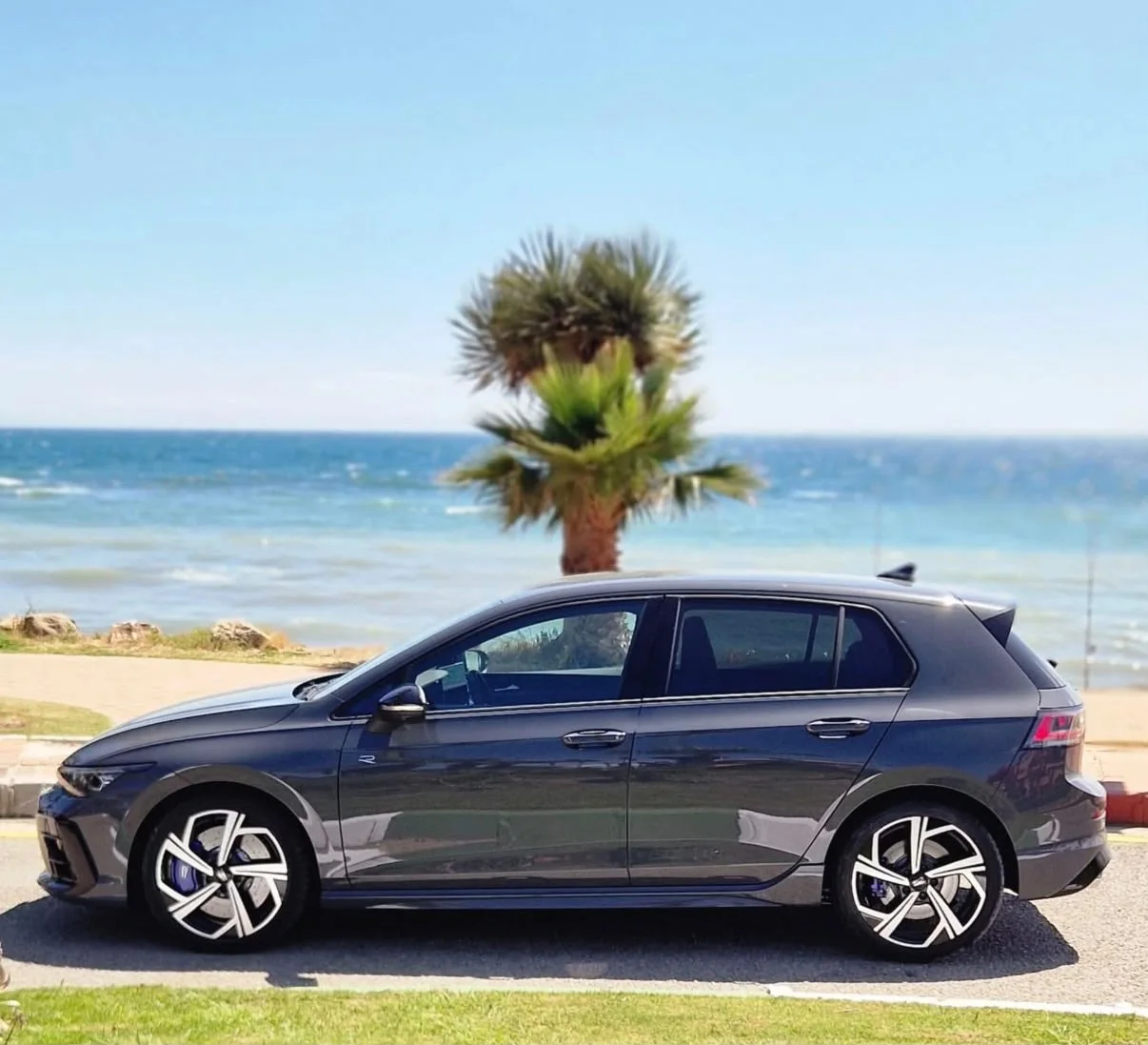 Volkswagen Golf R, Foto original del vehículo 1