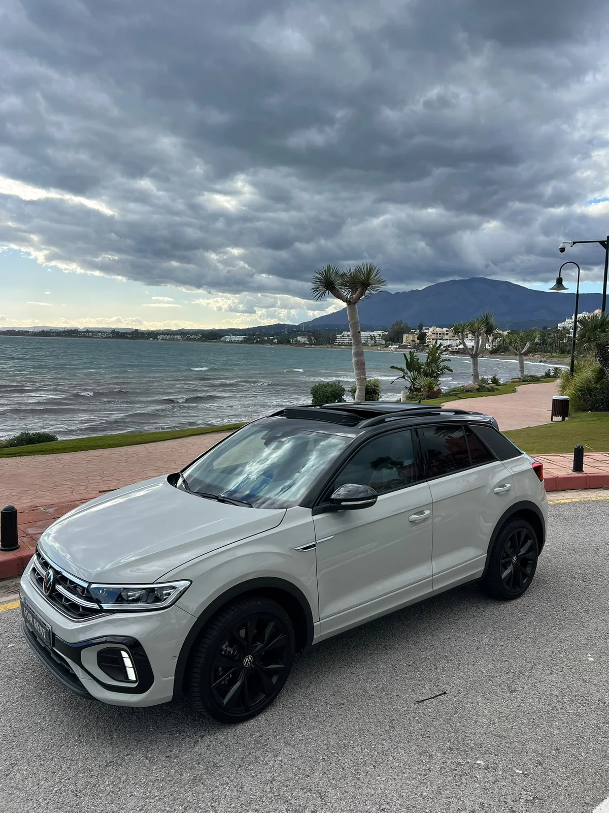 Volkswagen T-Roc R-Line, Foto original del vehículo 1