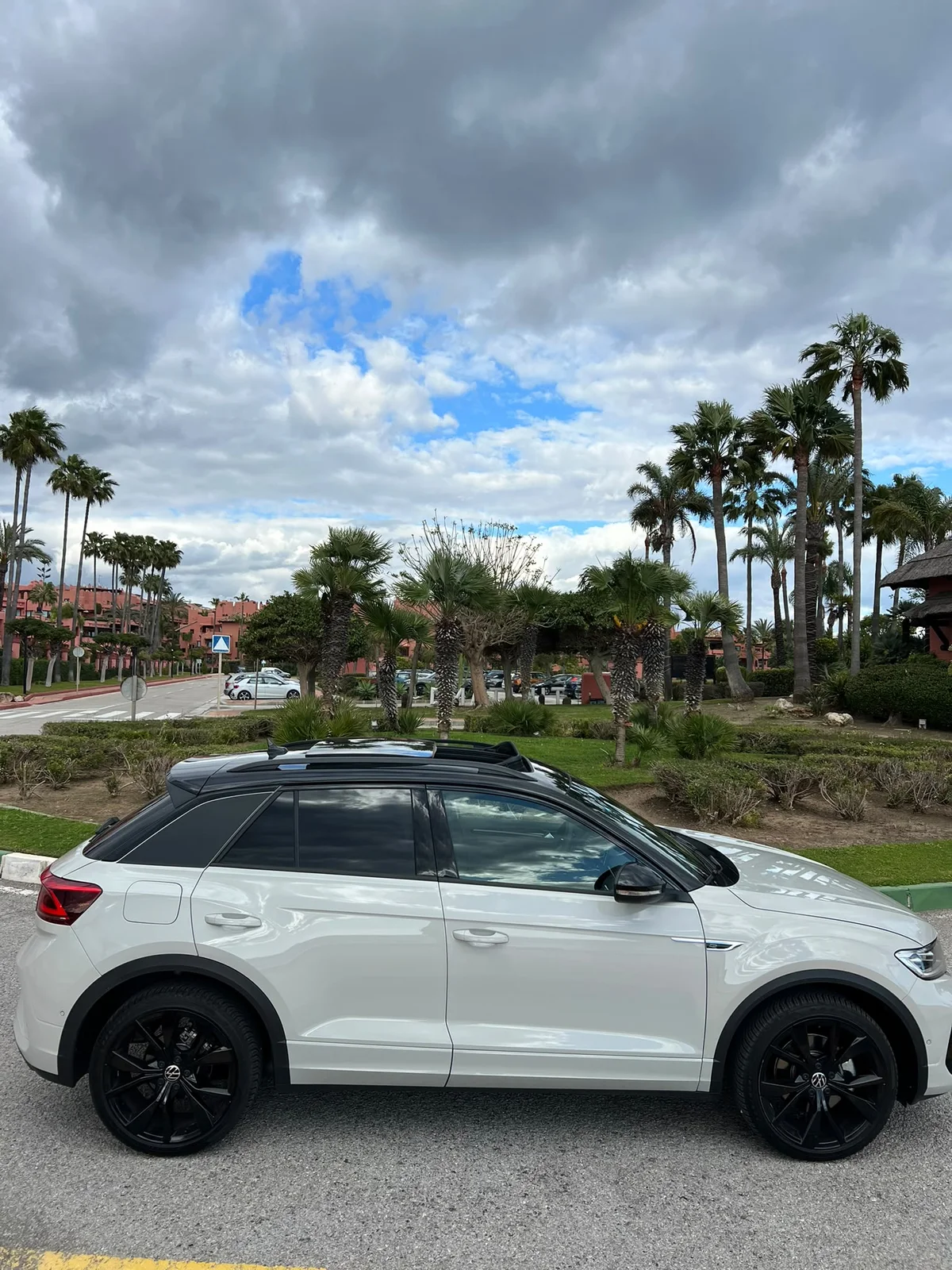 Volkswagen T-Roc R-Line, Foto original del vehículo 6