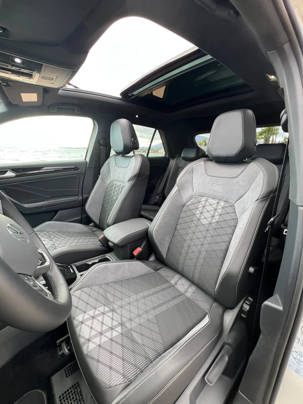 Volkswagen T-Roc R-Line, Foto original del vehículo 7